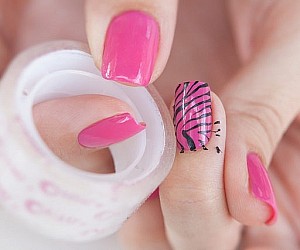 Также, скотчем, можно почистить и кутикулу